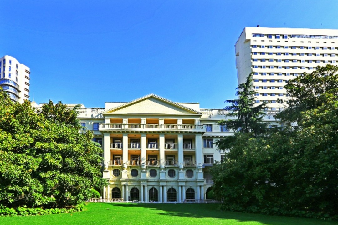 Hospital image: Huadong Hospital Affiliated to Fudan University