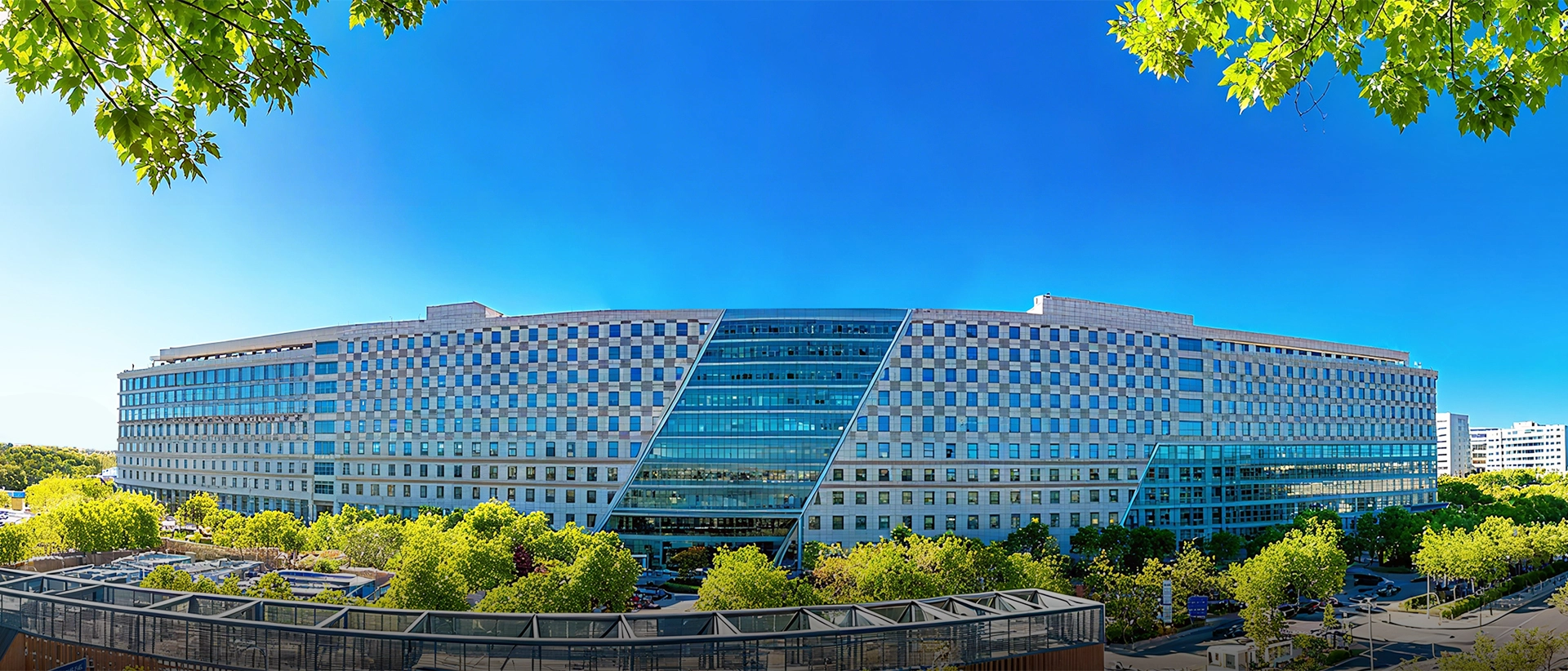 Hospital image: Peking University International Hospital